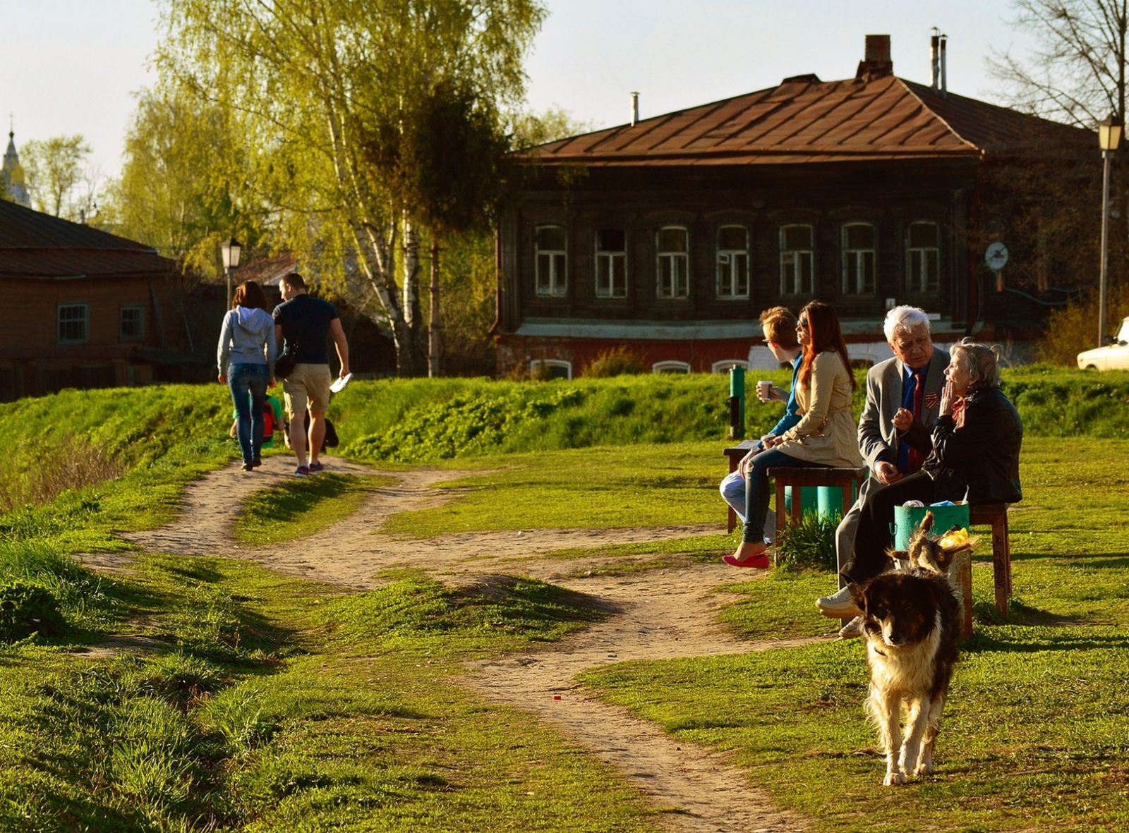 Много старост. Жизнь в деревне. Люди в деревне. Деревня жителей. Жители русской деревни.