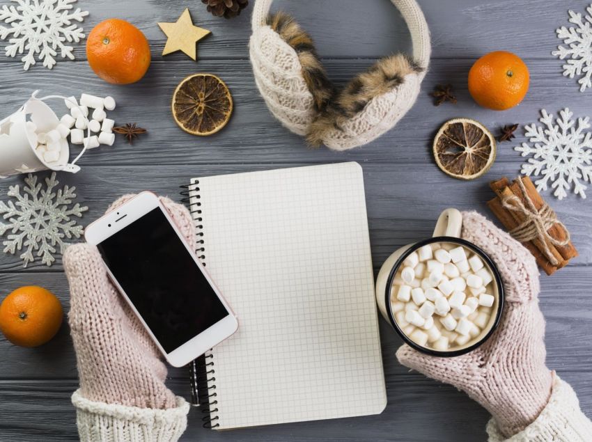 hands mittens with smartphone